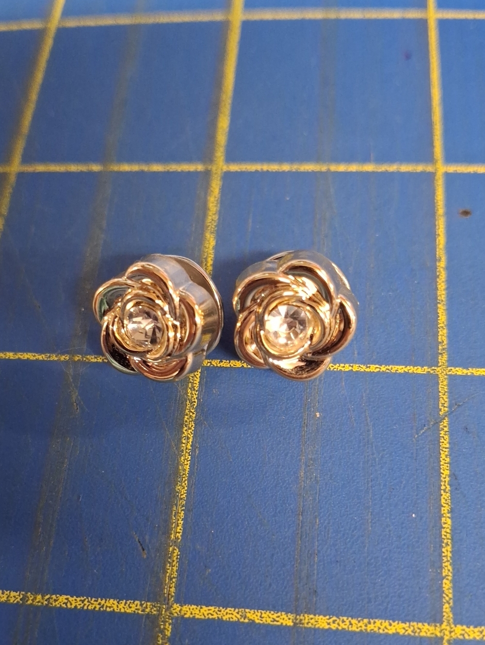 Flower Tack 0.25" Pin Gold Tone New Set of 2 (#14)